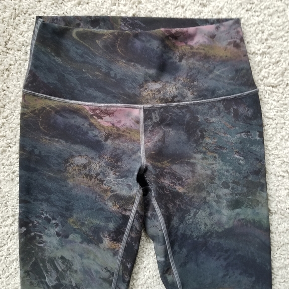 Lululemon High-Rise Wunder Under Tight *Full-On Luxtreme 28" in Radiant Multi - Picture 5 of 10